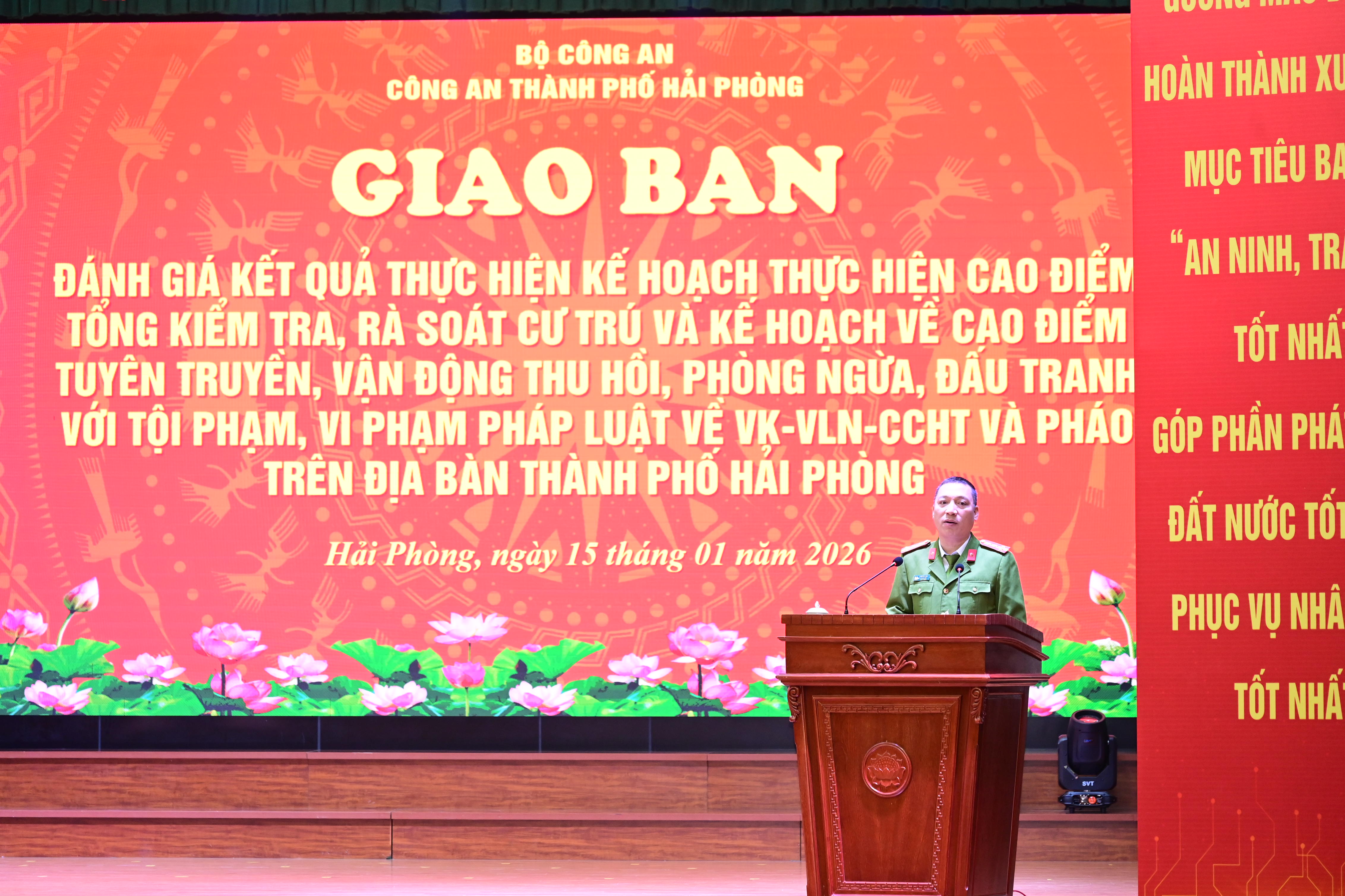 Đẩy mạnh cao điểm tổng kiểm tra, rà soát cư trú; tuyên truyền, vận động thu hồi, phòng ngừa, đấu tranh với tội phạm, vi phạm pháp luật về VK, VLN, CCHT, pháo
